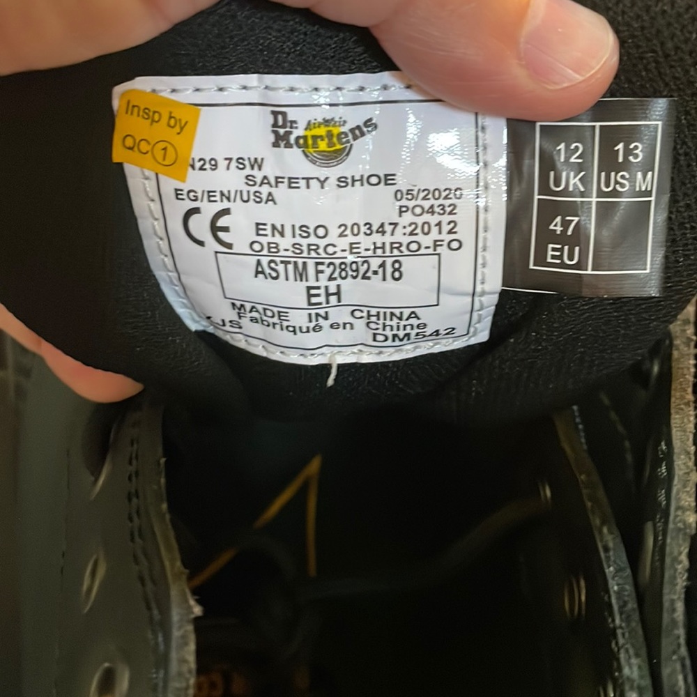 NWT Dr. Martens Mens US size 13, UK 12 Grip-Track slip resistant safety 6 eyelet - Picture 9 of 9